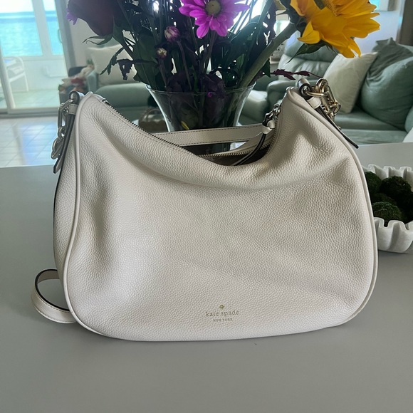 Kate spade purse. White with gold lettering - Picture 2 of 4
